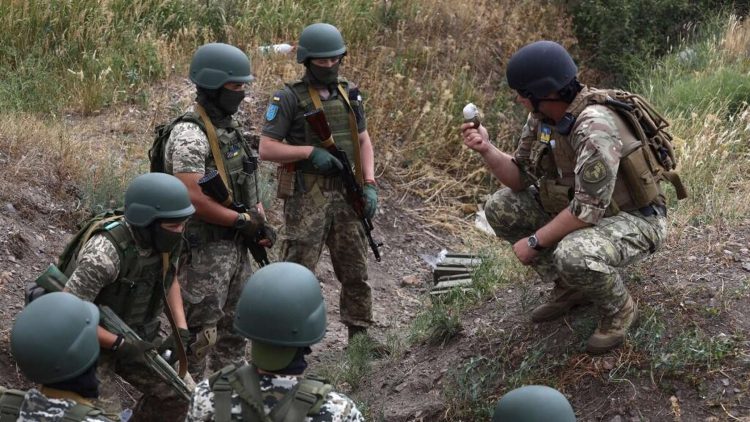 Западный журналист: "Солдат ВСУ оставили умирать на Донбассе без причины"