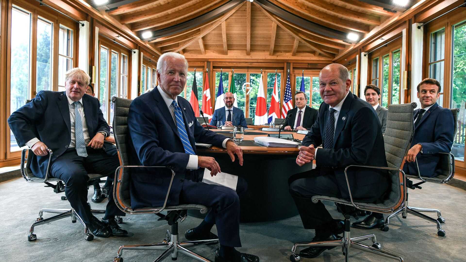Лидеры G7 предложили снять свои костюмы, чтобы показать, что они круче Путина
