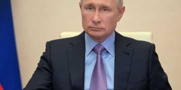 Путин поздравил школьников, родителей и детей с Днем защиты детей