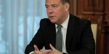 Медведев назвал позицию США по действиям ВС России в Украине лаем псов войны