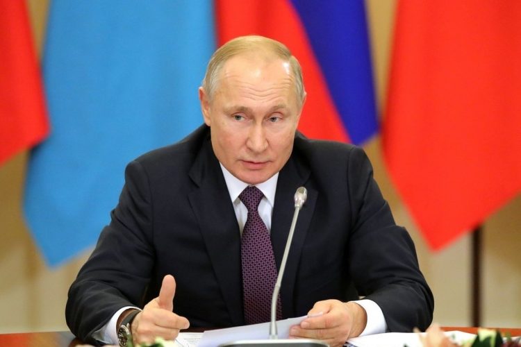 Путин подписал указ, дающий право блокировать переводы средств за рубеж резидентами РФ