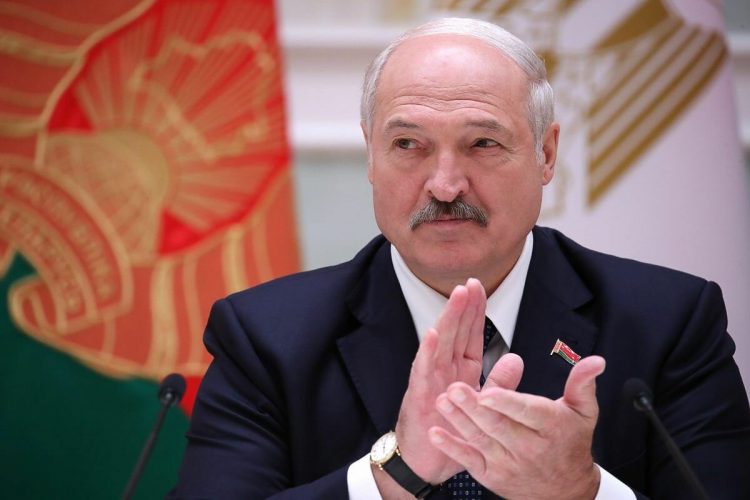 Лукашенко заявил, что против Белоруссии объявлена гибридная война