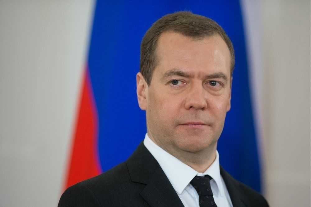 Медведе прокомментировал паритет курсов между евро и долларов на мировом рынке