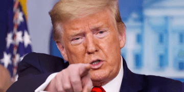 Трамп на встрече со студентами сообщил, что выступает против гендерного разнообразия - есть мужчины и женщины