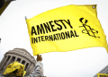 Правозищатная организация Amnesty International извинилась за боль от доклада о зверствах ВСУ, но от слов не отказалась
