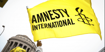 Правозищатная организация Amnesty International извинилась за боль от доклада о зверствах ВСУ, но от слов не отказалась