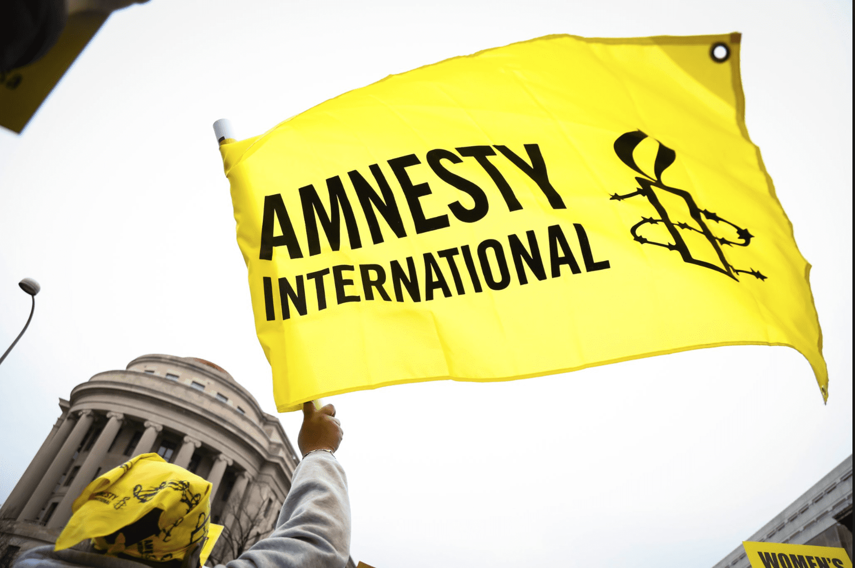 Правозищатная организация Amnesty International извинилась за боль от доклада о зверствах ВСУ, но от слов не отказалась