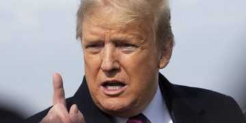Трамп назвал Нэнси Пелоси законченным политиком, и надеется, что осенью ее в Конгрессе не будет