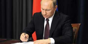 Путин подписал указ о поддержке беженцев, выплате 10 000 рублей помощи школьникам в ДНР, ЛНР и освобожденных территориях