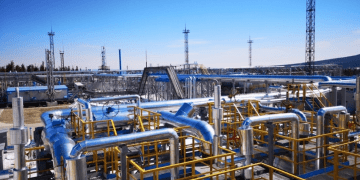 Эксперт предупредил, что ограничение цены на российскую нефть будет тяжелым ударом для ЕС