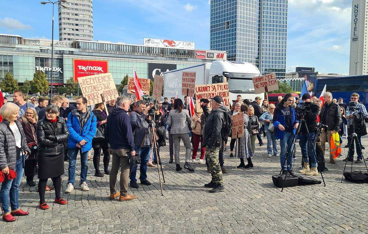Уличная акция против "зеленого курса" ЕС проходит в Варшаве