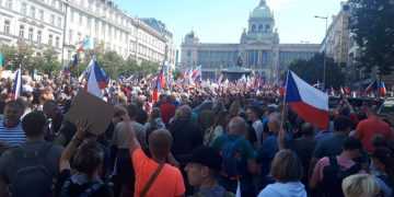 Антиправительственная демонстрация сейчас проходит в центре Праги
