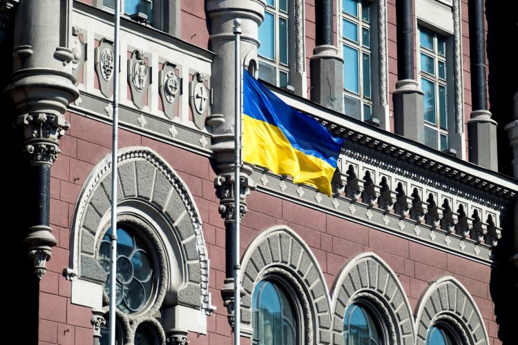 Национальный банк Украины обратился в МВФ за экстренной поддержкой в $1.3 млрд.
