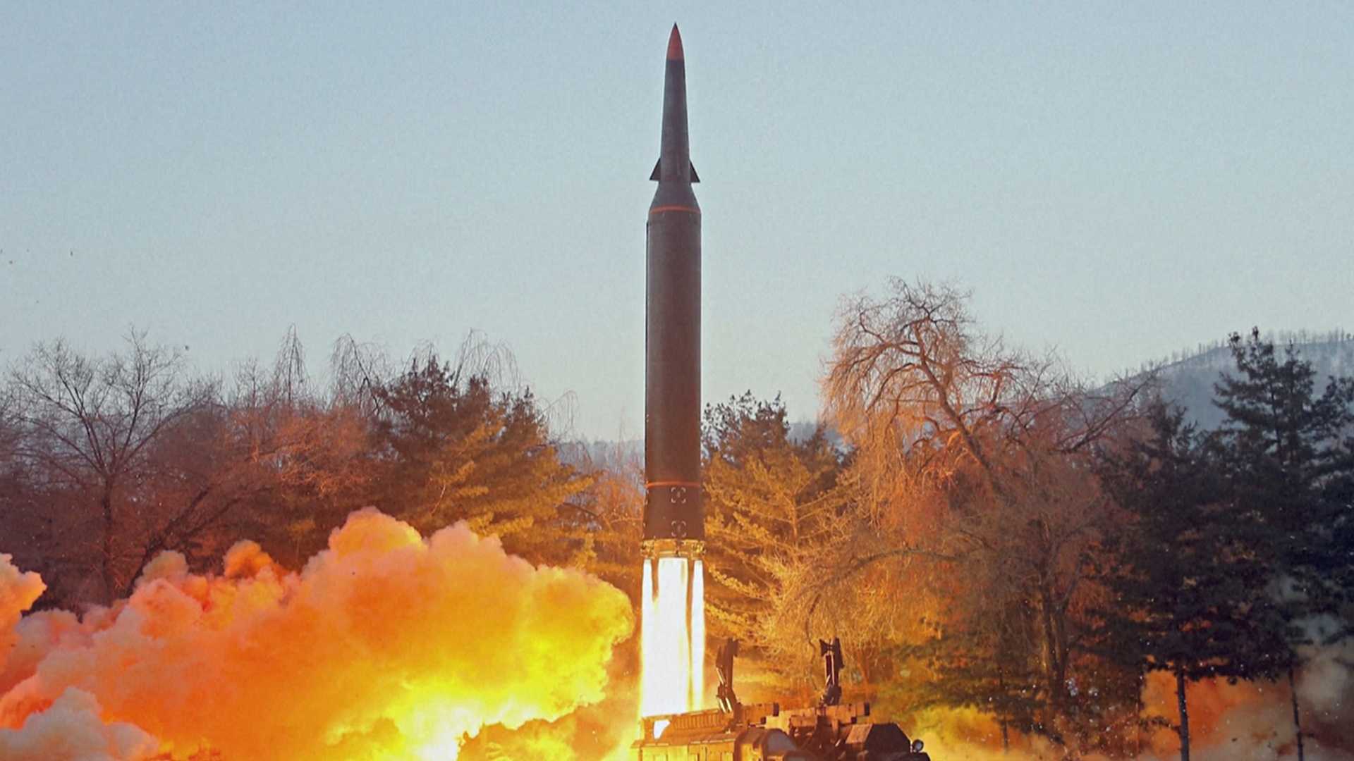 Во время учений Южной Кореи и США одна из ракет упала на базе