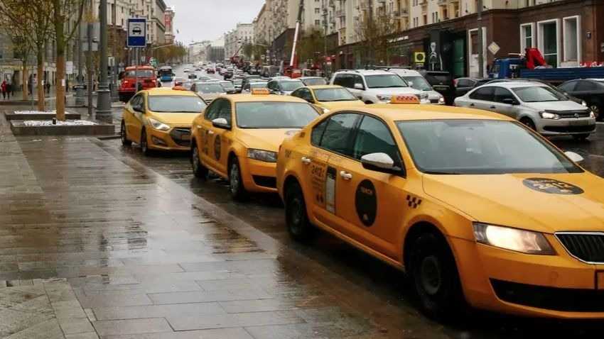 Москва стала «глухой зоной»: что станет с таксистами, которые не водят без навигатора