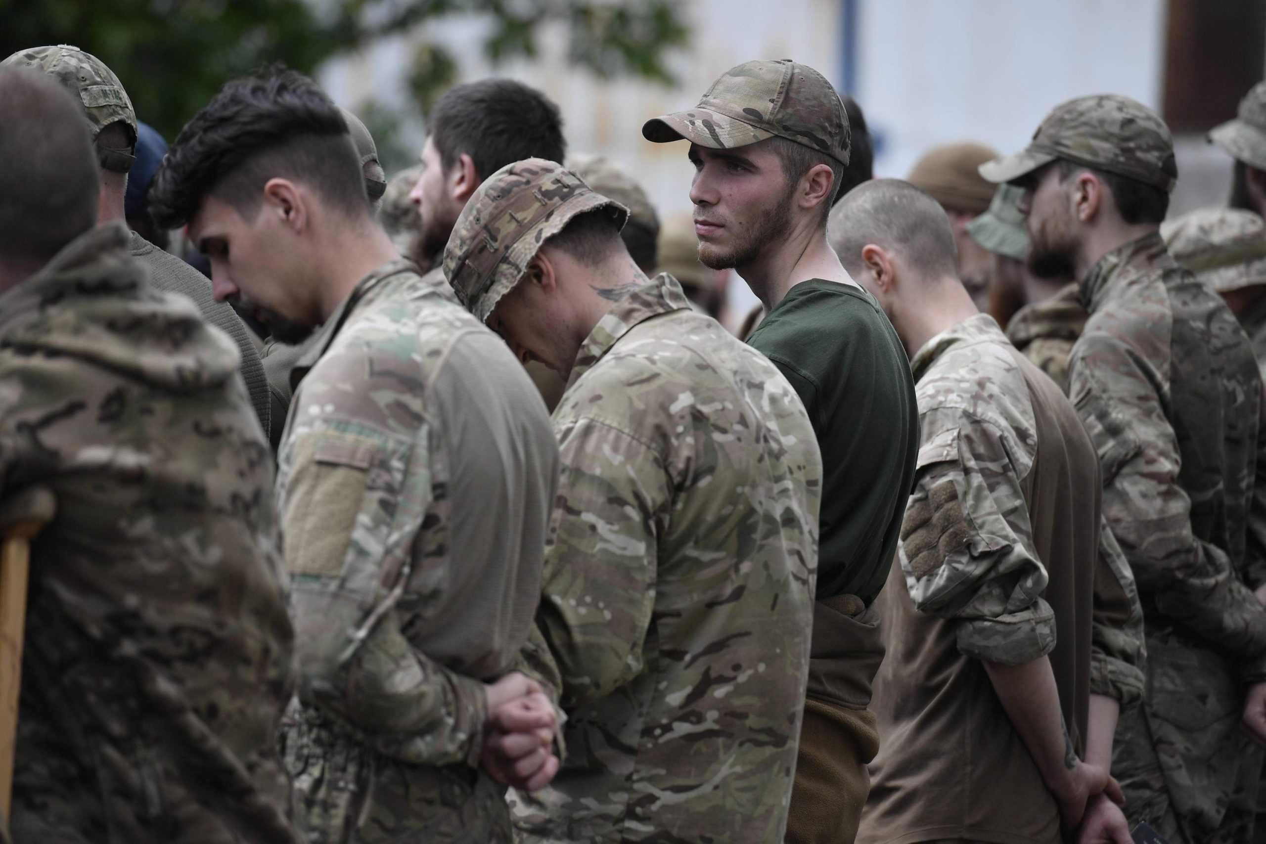 Пленные украинцы в плену. Пленные украинские военные в 2014. Пленные украинские солдаты 2022. Военнопленные в Украине 2022.