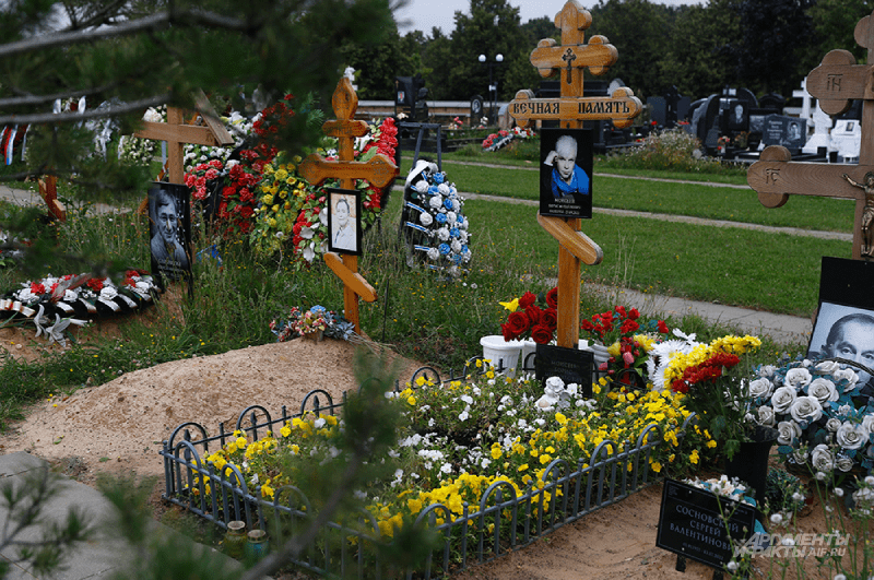 Памятники на Троекуровском кладбище
