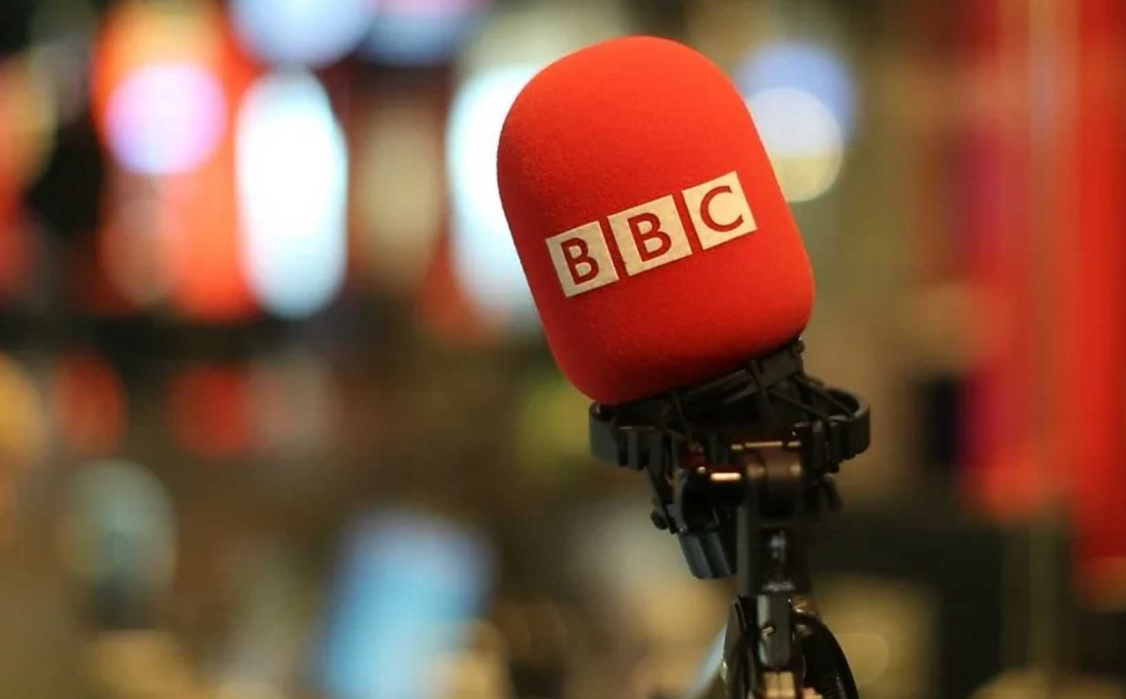 Bbc что это. Би би си. Би би си логотип. Радио би би си. Bbc фото.