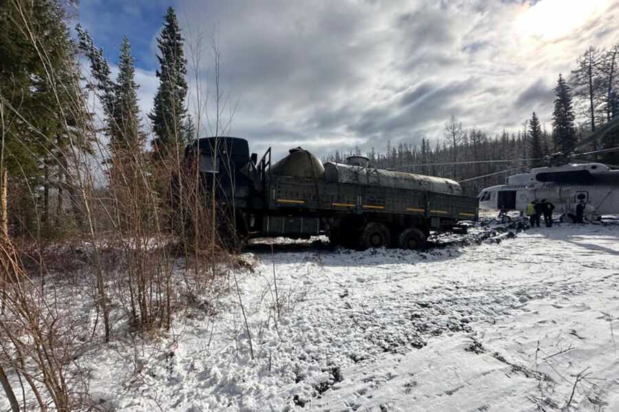 В Якутии грузовой автомобиль «Урал» с 12 пассажирами провалился под лед
